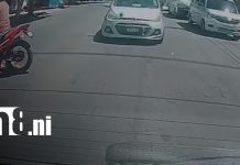 ¡Puso en peligro a una niña! Motociclista protagoniza choque cerca del colegio España Foto: Video revela peligrosa escena cerca del colegio España en Managua/TN8