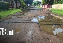 Hedor insoportable por derrame de aguas residuales y calles deterioradas en Valle Sandino Foto: Aguas sucias y calles deterioradas en Valle Sandino, Mateare / TN8