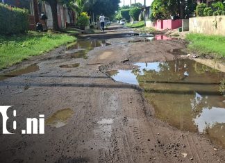 Hedor insoportable por derrame de aguas residuales y calles deterioradas en Valle Sandino Foto: Aguas sucias y calles deterioradas en Valle Sandino, Mateare / TN8