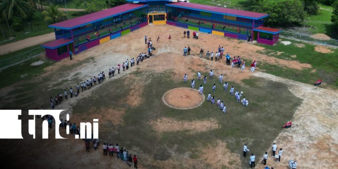 Foto: Nuevo estadio en comunidad de Tuapi, Caribe Norte / TN8 Foto: Nuevo estadio en comunidad de Tuapi, Caribe Norte / TN8
