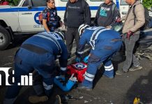 Termina lesionado tras intentar aventajar a un camión en Carretera Nueva a León Foto: Aparatoso accidente en la Carretera Nueva a León / TN8
