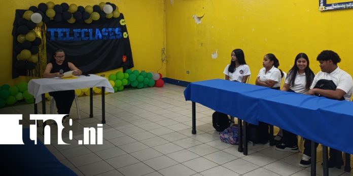 Foto: Reforzamiento escolar con las teleclases / TN8
