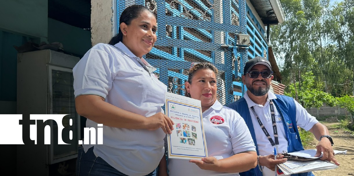 Foto: Entrega de título de propiedad a familias de Managua / TN8
