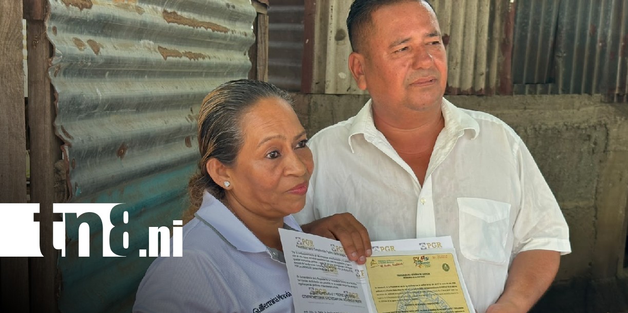 Foto: Entrega de título de propiedad a familias de Managua / TN8